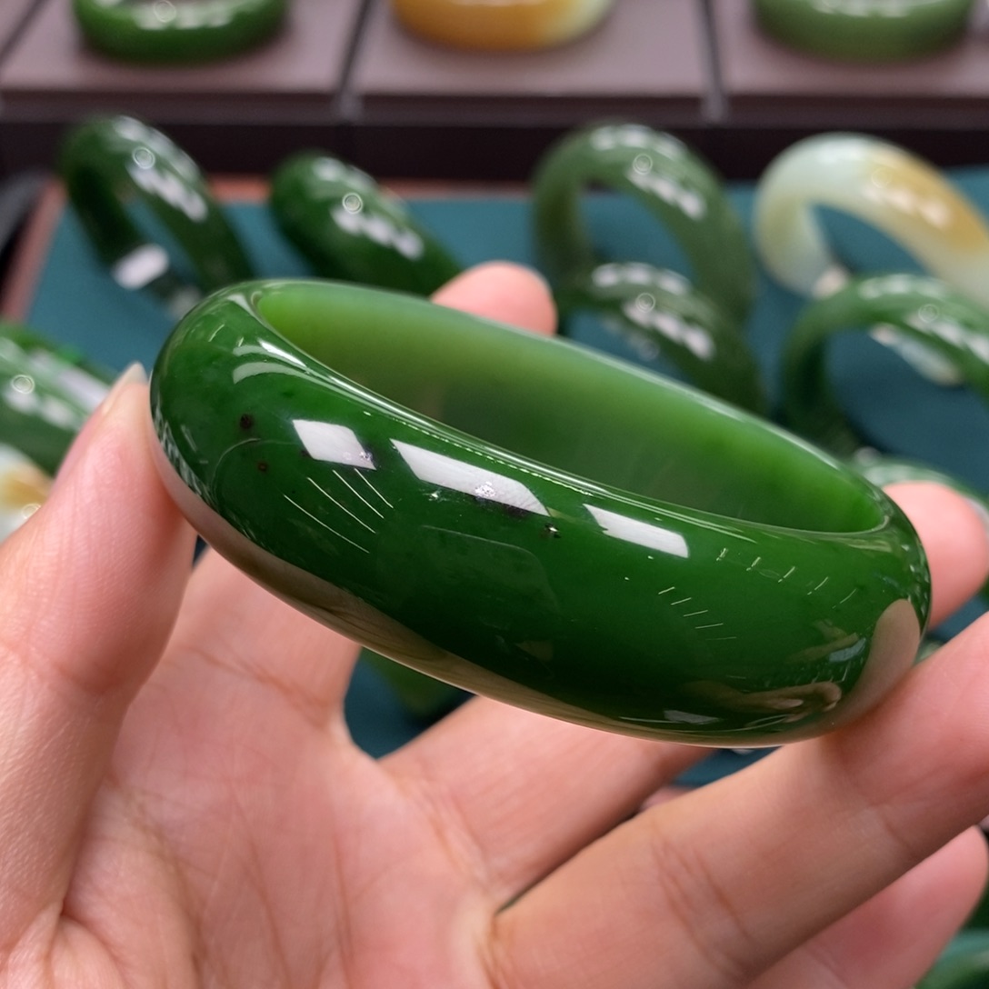 和田玉（碧玉）未镶嵌手镯