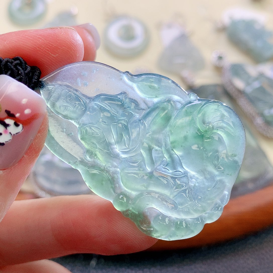 翡翠颈饰未镶嵌翡翠