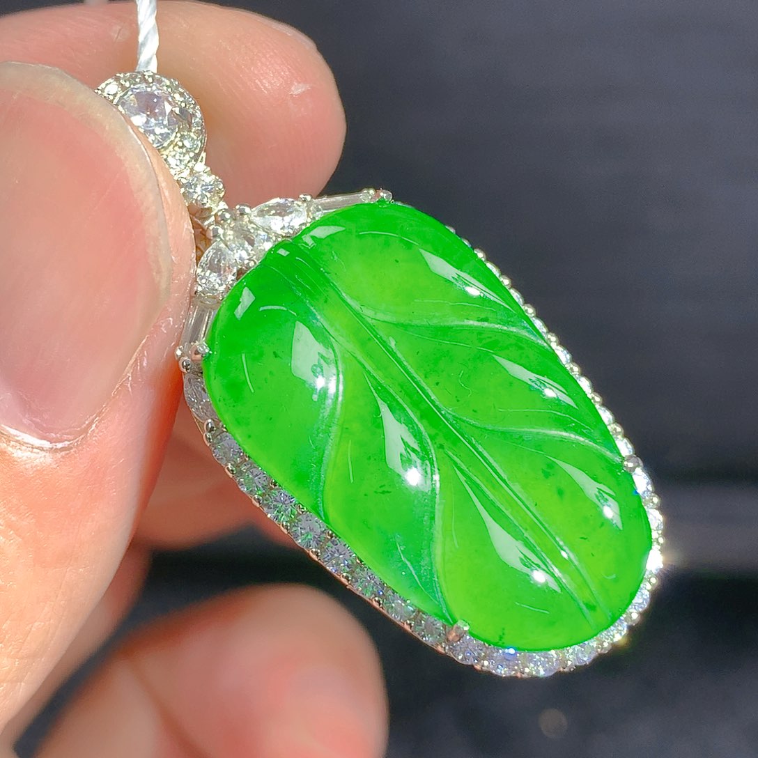 翡翠颈饰银S925镶嵌吊坠