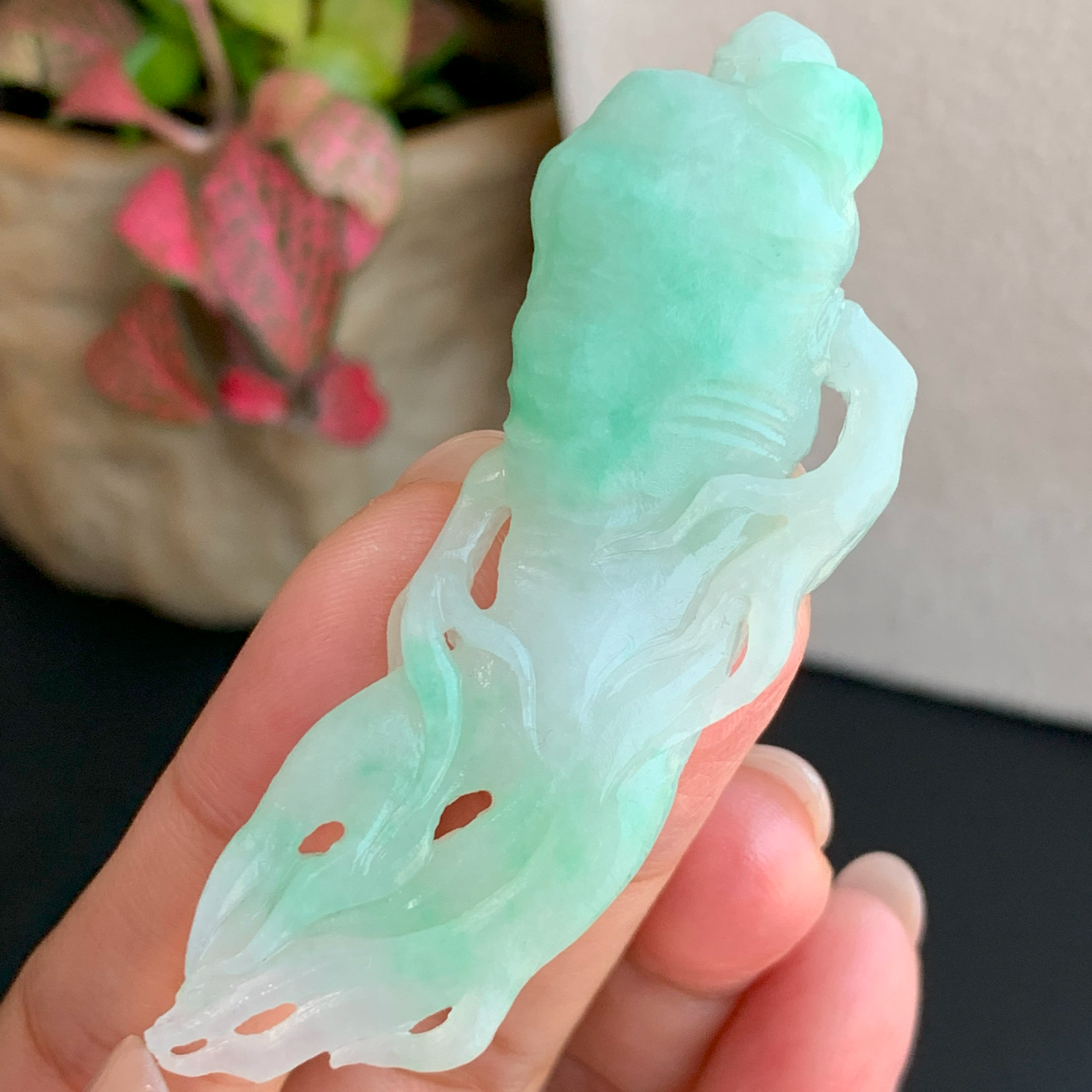 【自然光实拍】清澈 天然翡翠A货飘绿底色人参吊坠 定制毛货未抛光