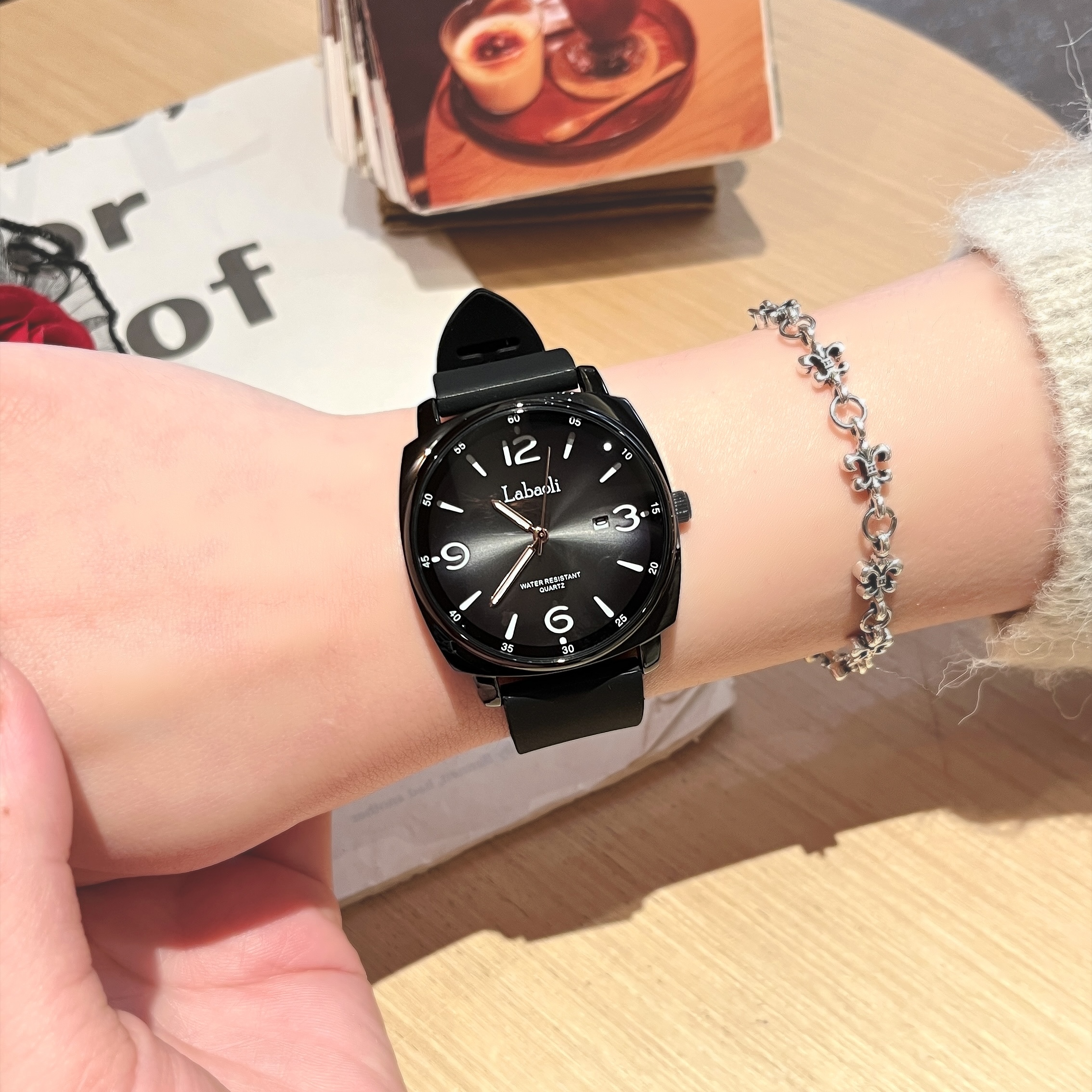 【希可】新款休闲风女士简约设计潮流石英腕表时尚百搭防水手表663