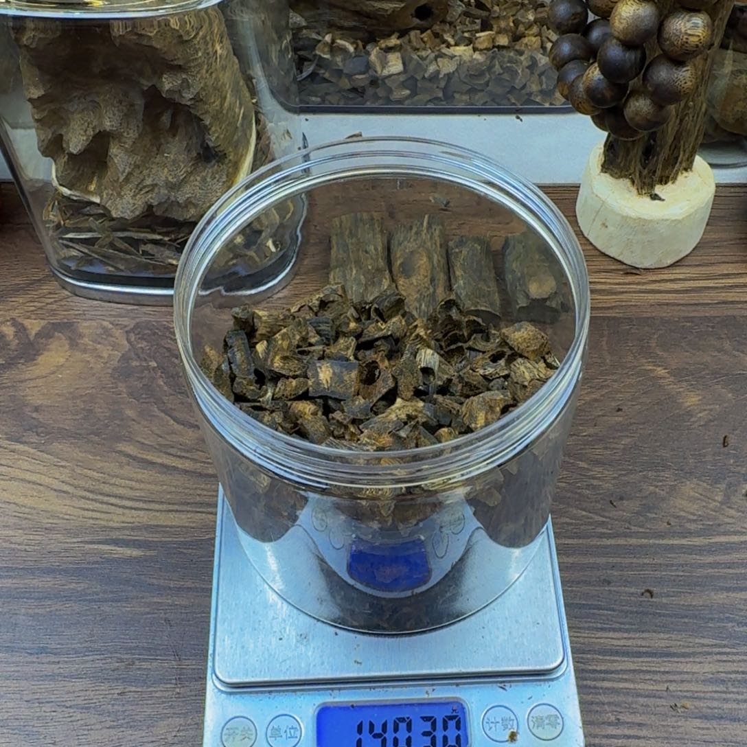哦***河沉香沉香碎屑乌身老料140克