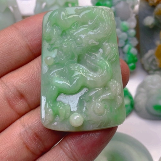 定制翡翠未镶嵌牛***斯翡翠