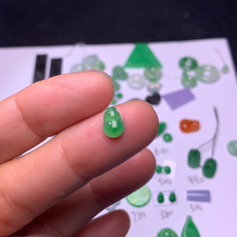 【闪购商品】翡翠颈饰未镶嵌葫芦