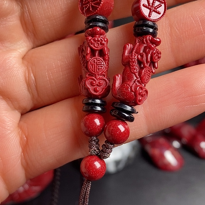 天然辰砂天然高含量朱砂配绳