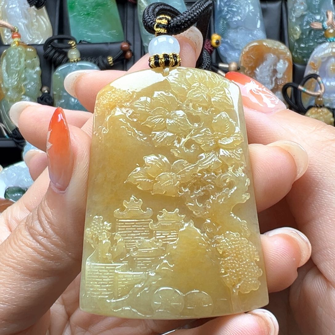 翡翠颈饰未镶嵌山水