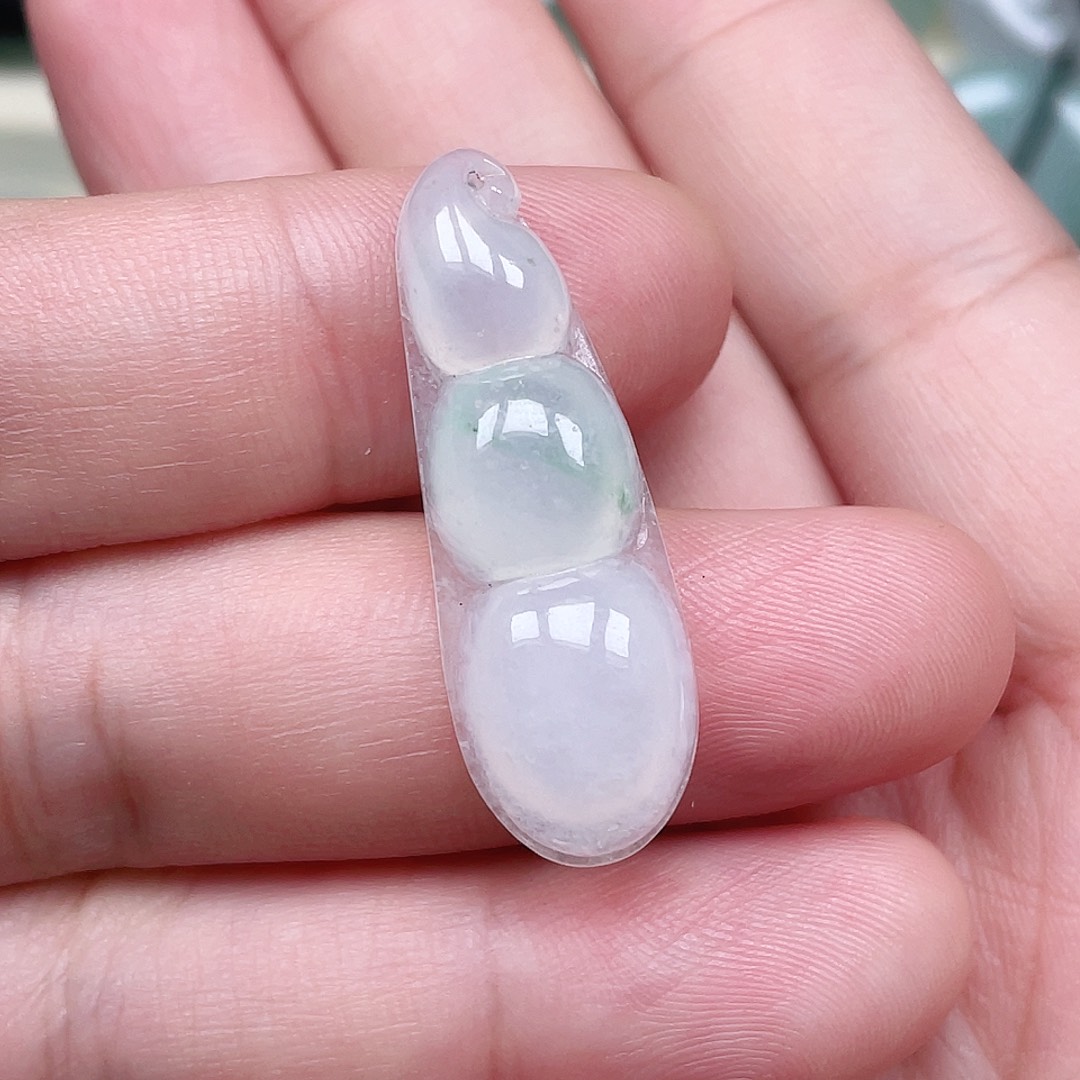 翡翠未镶嵌颈饰豆子