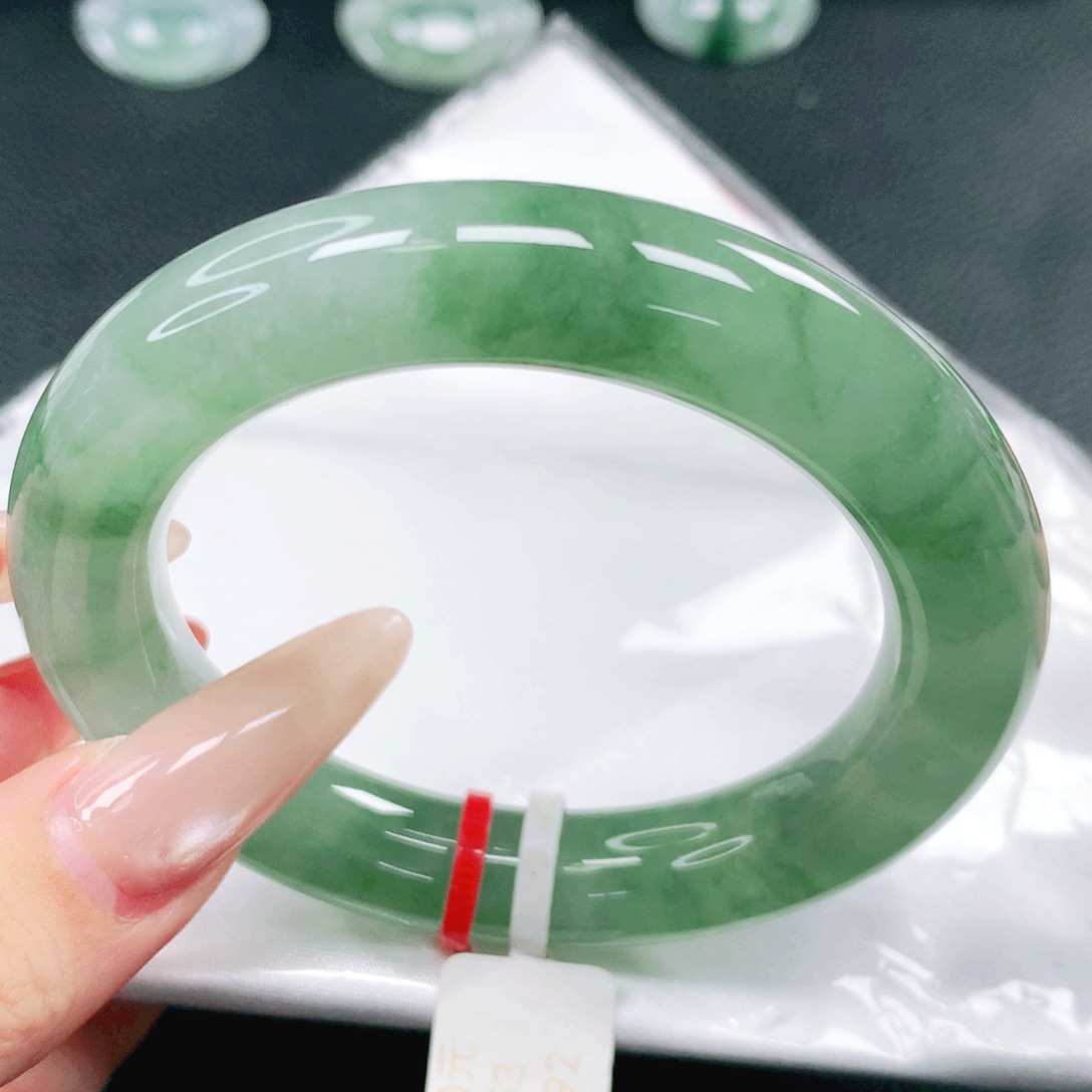 翡翠未镶嵌手镯53