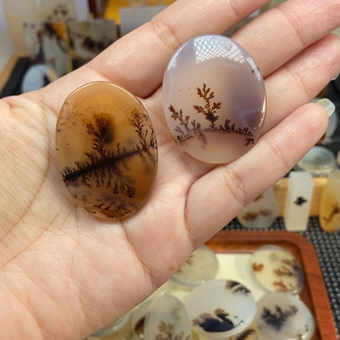 如***戏玛瑙/玉髓未镶嵌颈饰