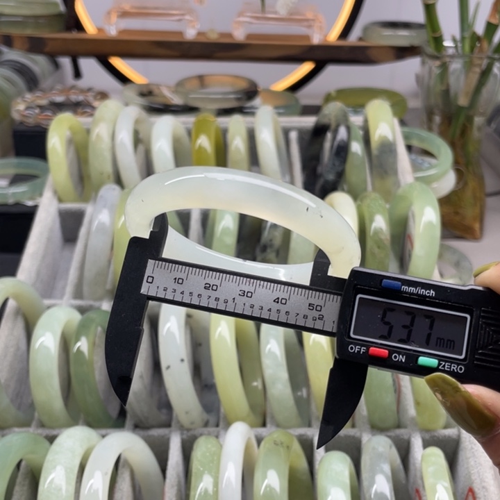 蛇纹石玉未镶嵌手镯100