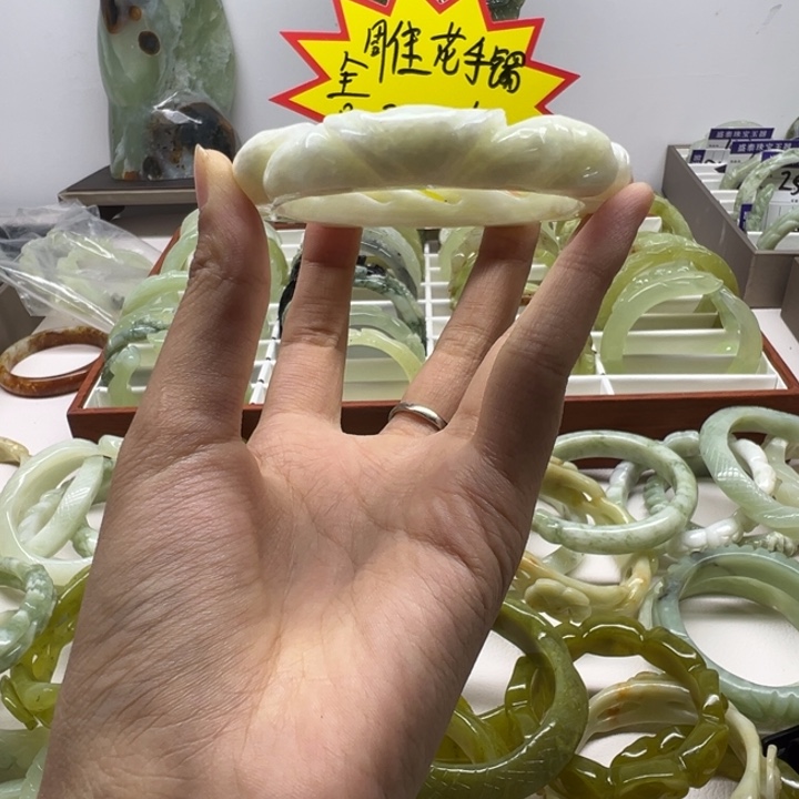 熊***糖蛇纹石玉未镶嵌手镯