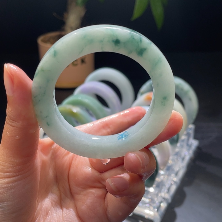 未镶嵌翡翠手镯定制翡翠飘花