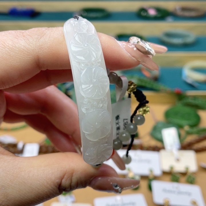 和田玉手牌57圈口。编号19未镶嵌