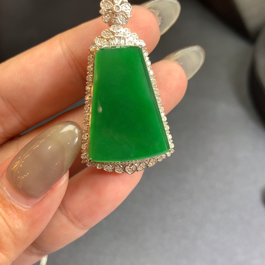 翡翠18K金镶嵌颈饰&*无事牌