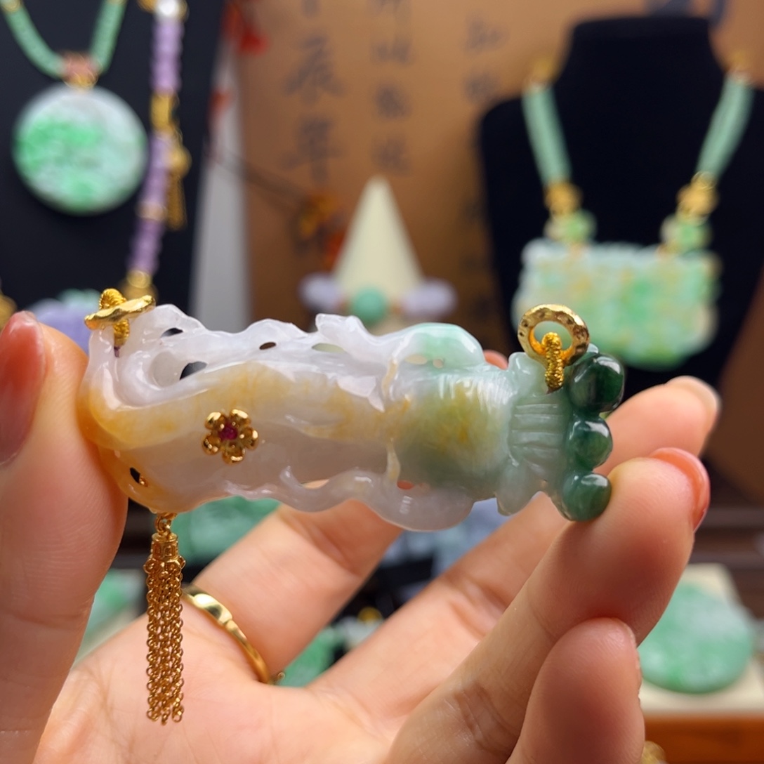 翡翠未镶嵌颈饰天然翡翠