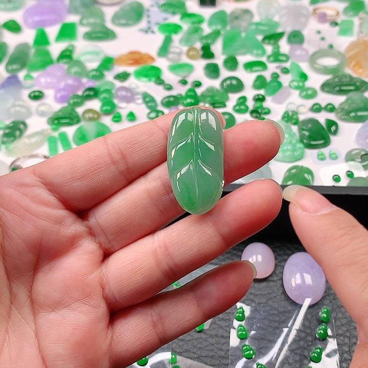 翡翠颈饰未镶嵌翡翠