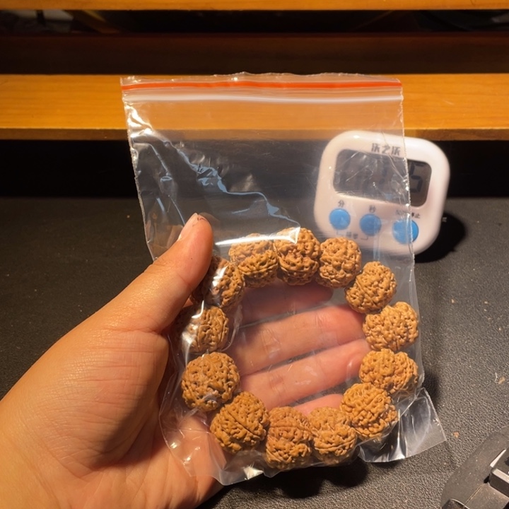 吱****金刚菩提手串这个