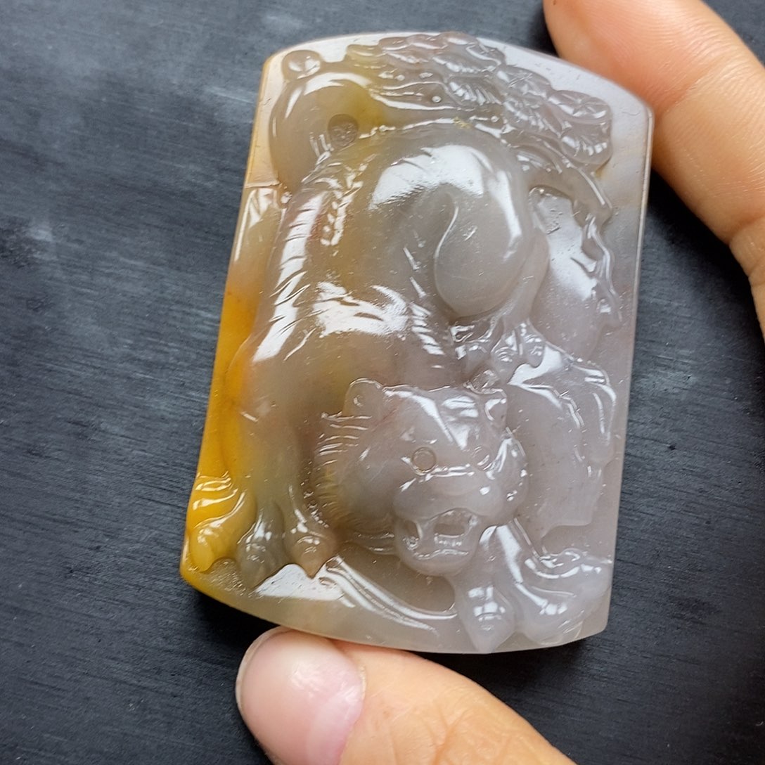 石英质玉（黄龙玉）颈饰未镶嵌