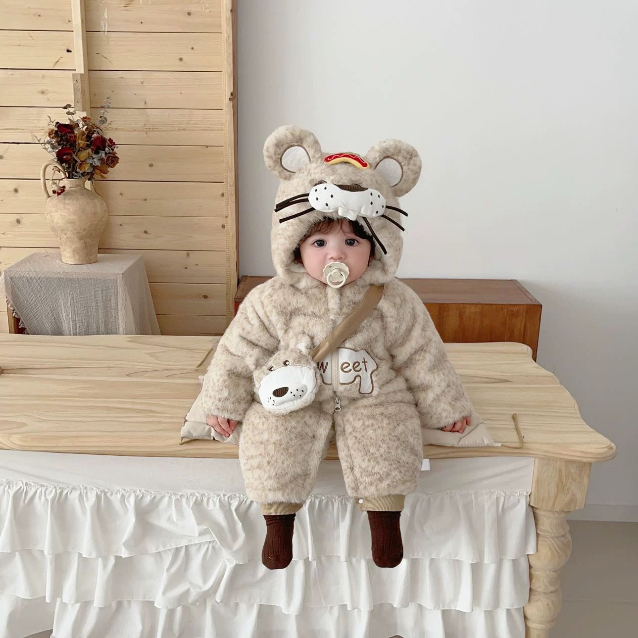 婴儿冬装连体衣可爱超萌外出棉服宝宝连体衣秋冬加绒加厚毛绒爬服