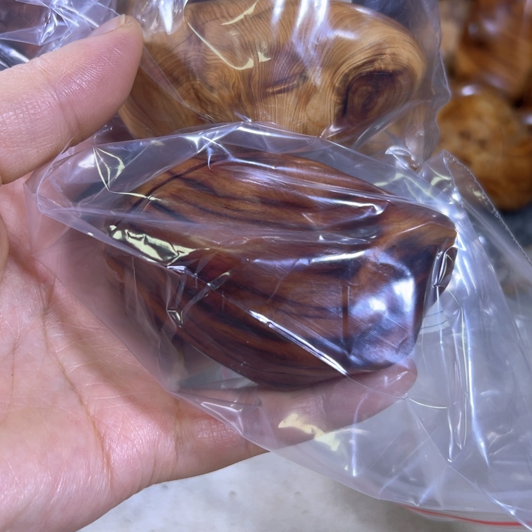 大***锅柏木随行摆件手把件