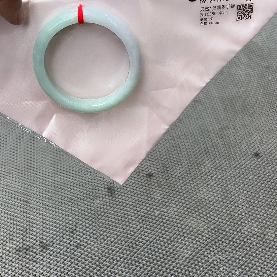 翡翠未镶嵌手镯翡翠手镯鉴赏期1天过时不候