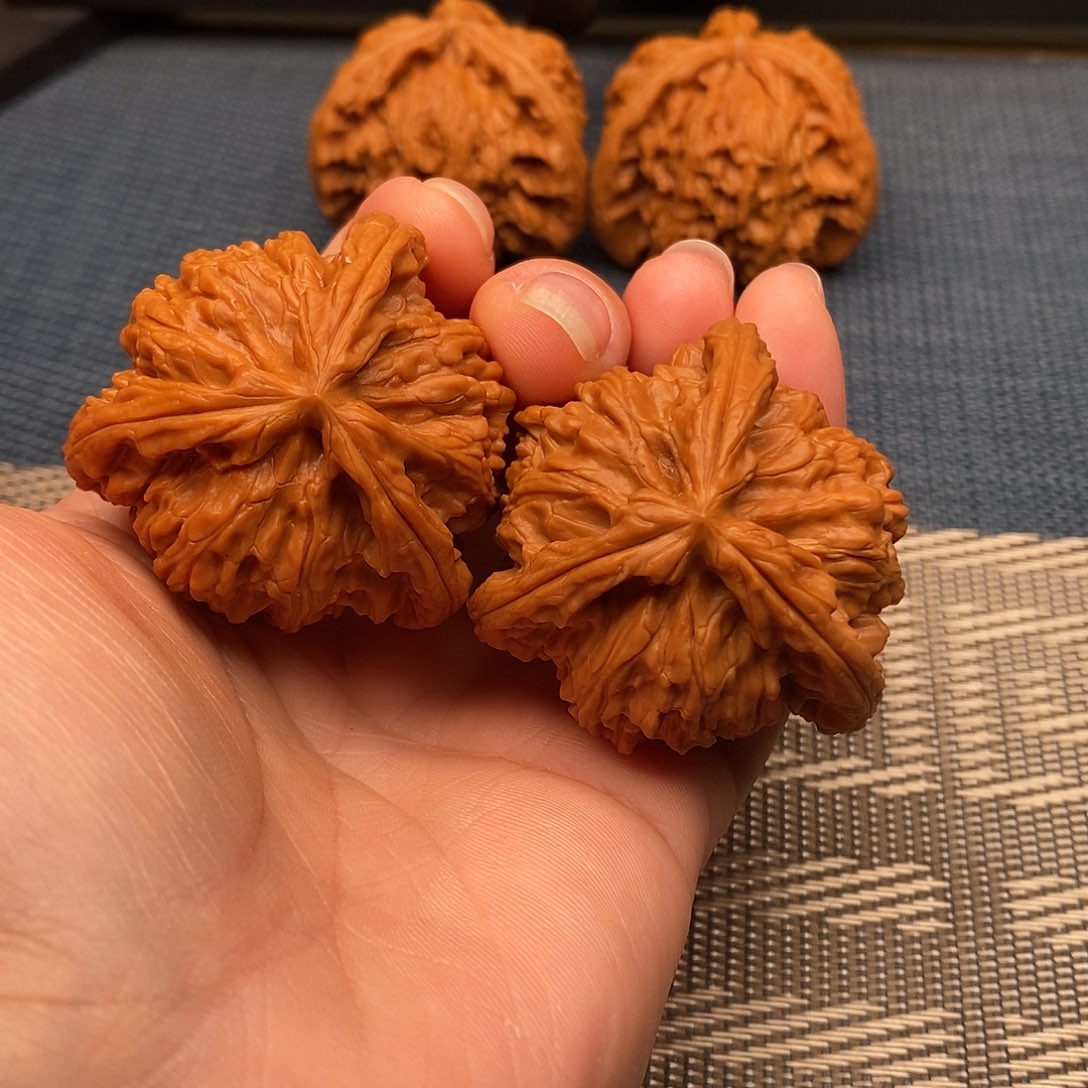 昊***哥吊坠文玩核桃三棱