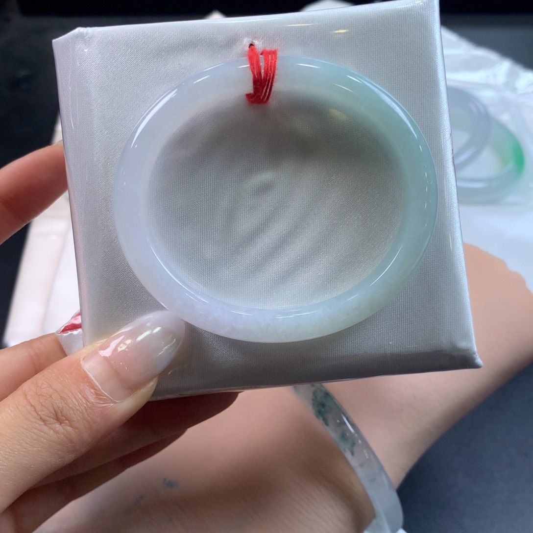 翡翠未镶嵌手镯54贵妃