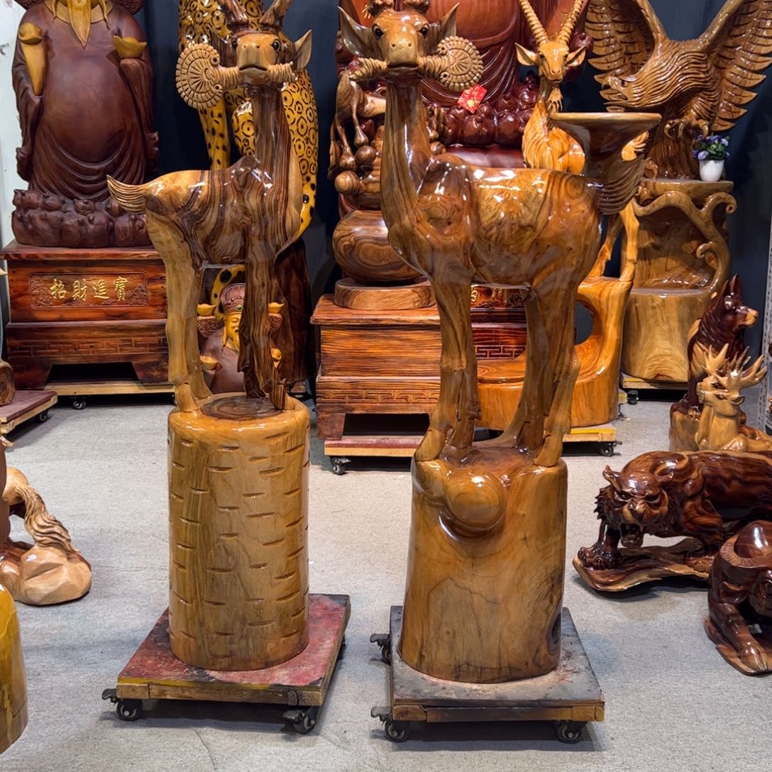 清***鹿香樟木香樟木材质鹿摆件一对