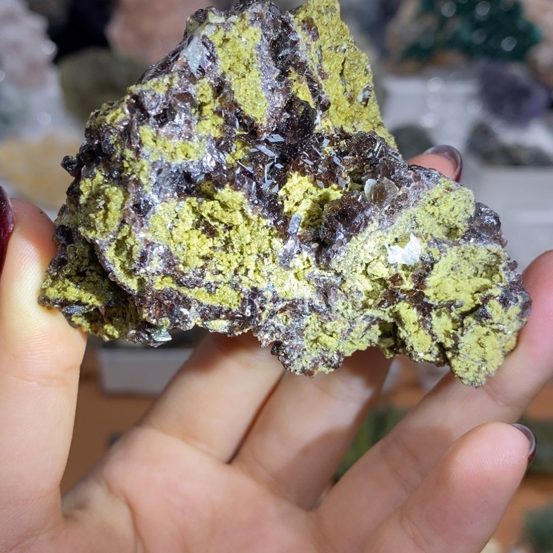 石材内蒙斧石阳起石闪透晶体