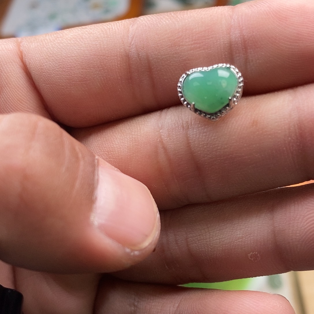 翡翠颈饰未镶嵌?爱心潘朵