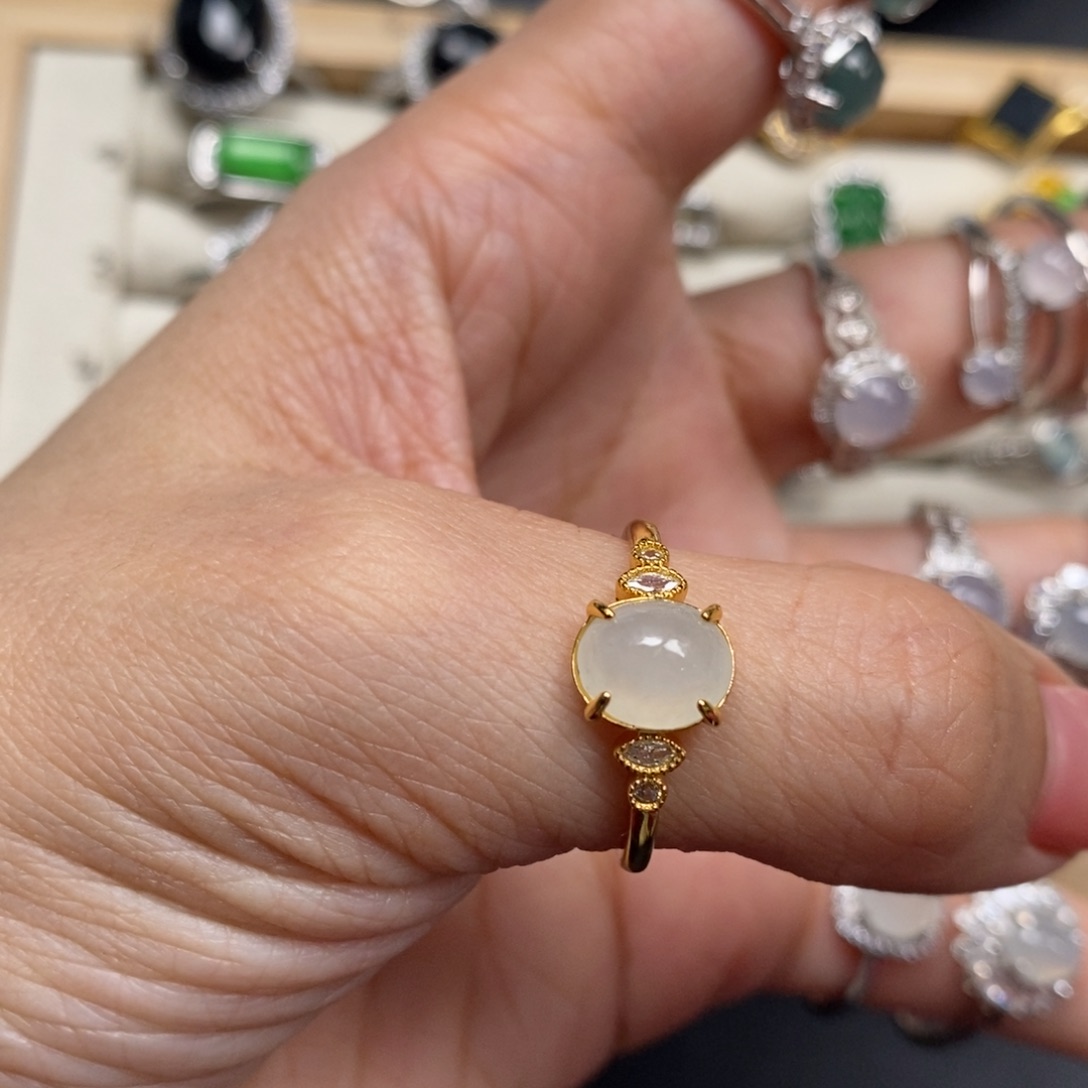 翡翠颈饰未镶嵌翡翠