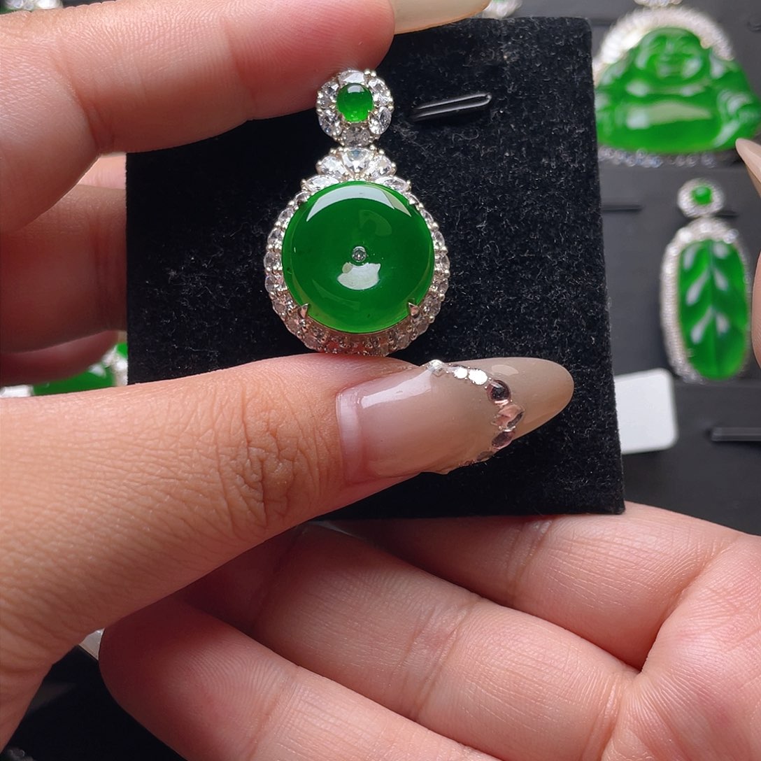 翡翠颈饰银S925镶嵌平安扣