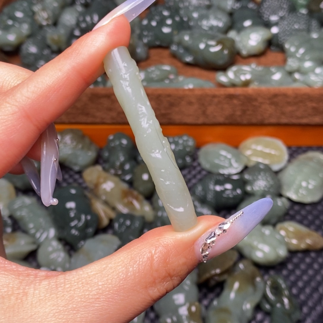 和田玉颈饰未镶嵌我**。