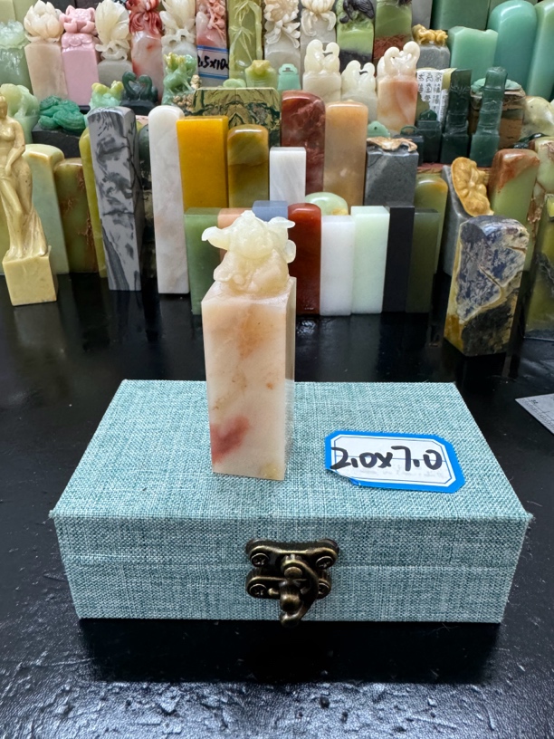 老挝石太乙真人雕扭