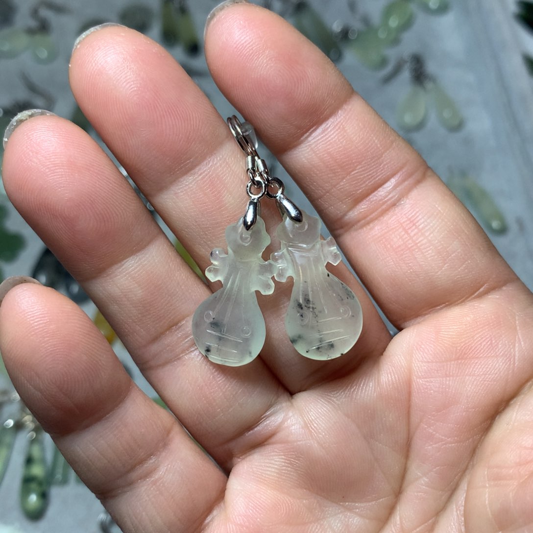 蛇纹石玉耳环未镶嵌