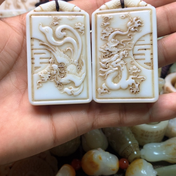 和田玉（糖玉）挂件未镶嵌坚*刘