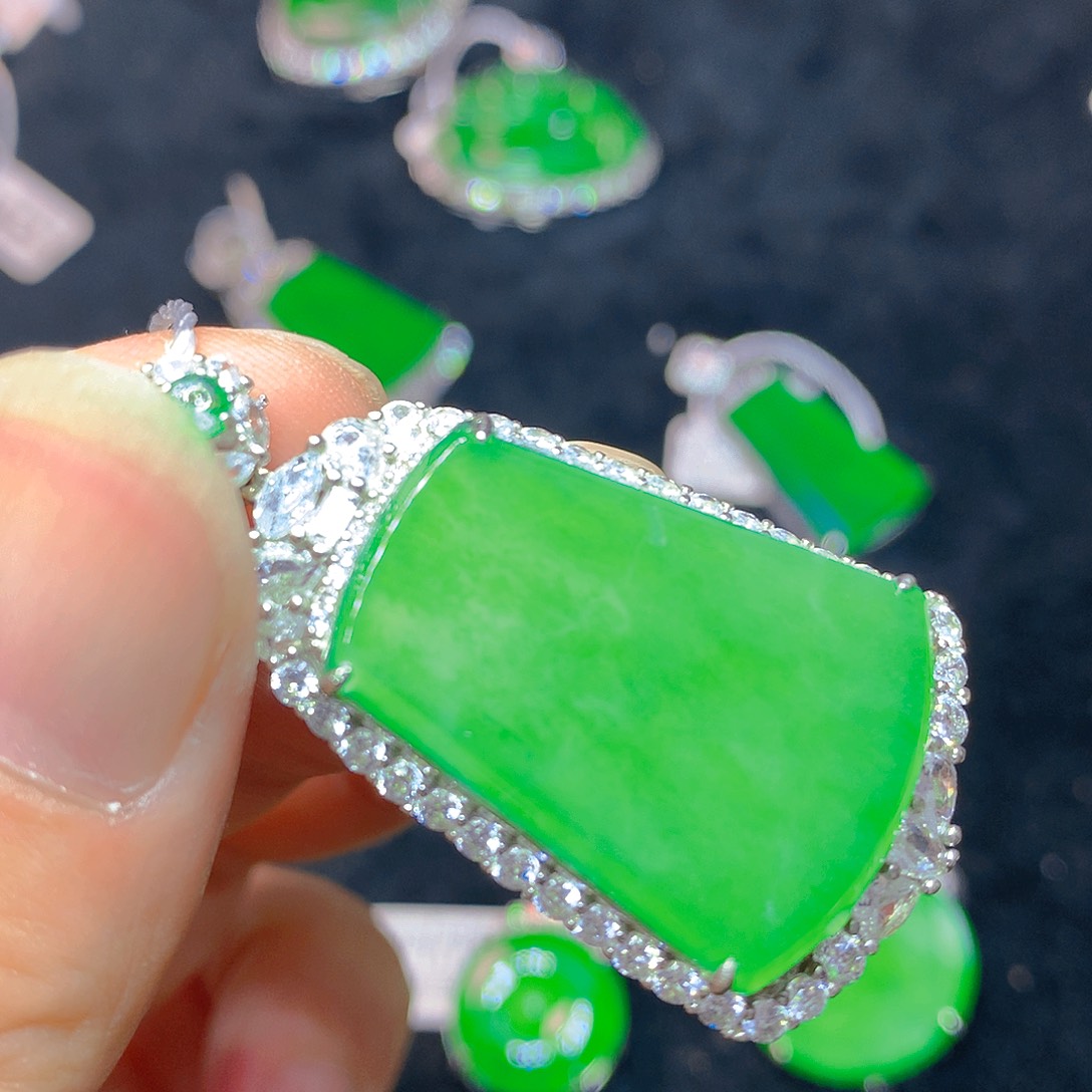 颈饰银S925镶嵌翡翠