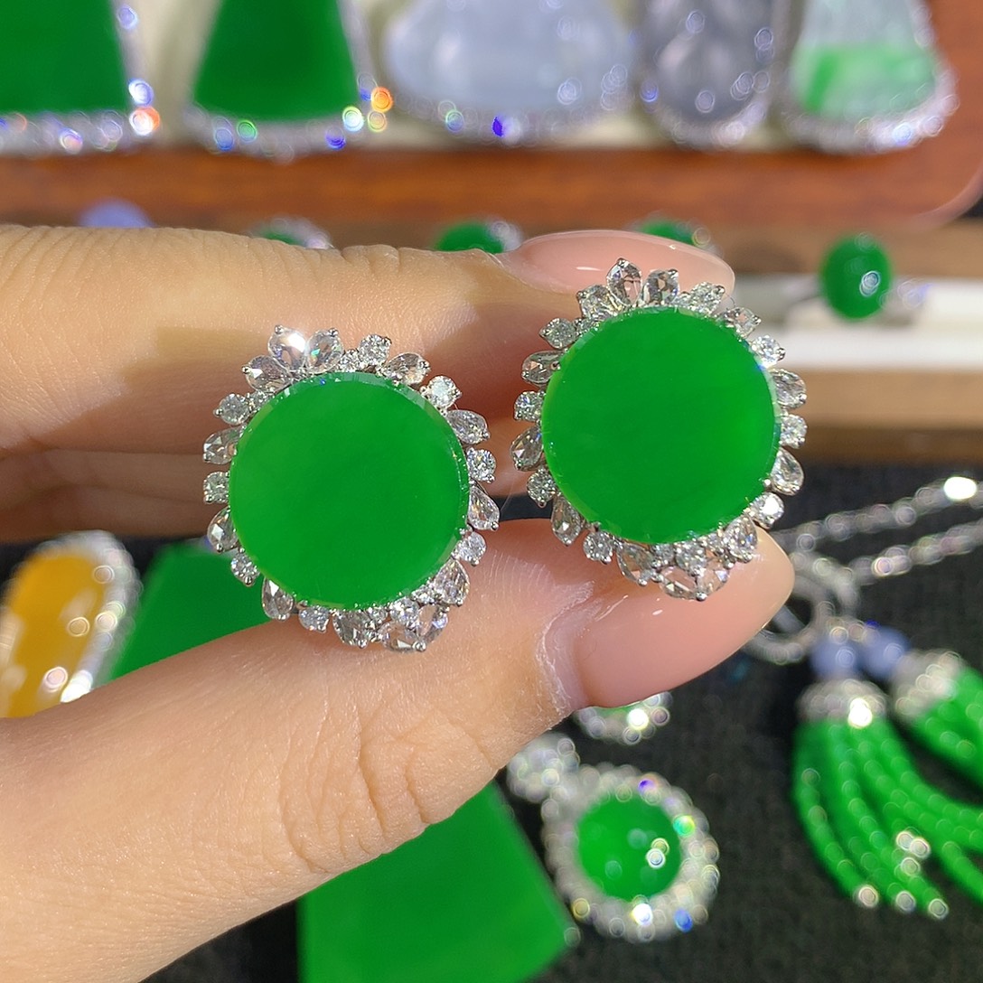 S***.翡翠18K金镶嵌耳饰圆牌