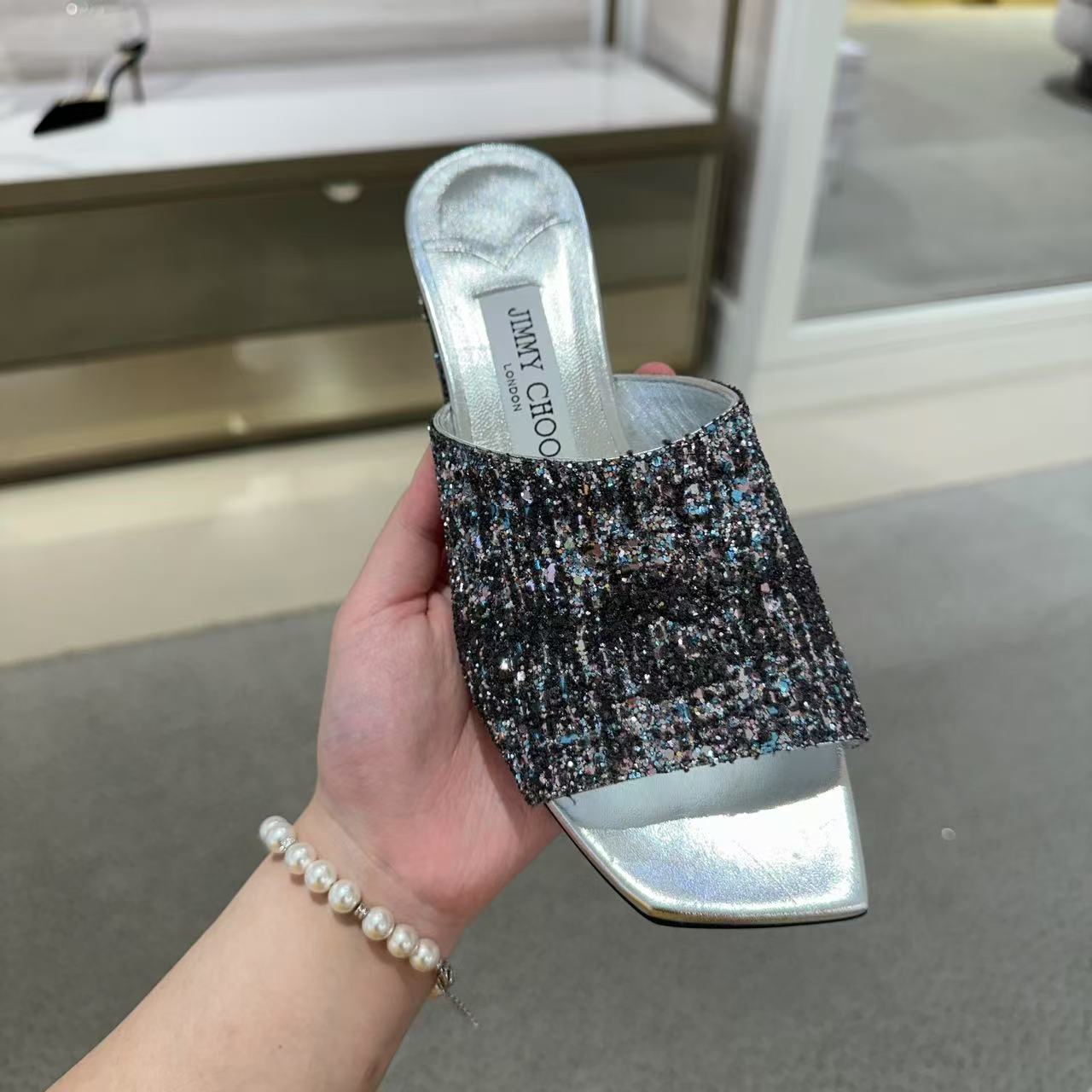 全新未使用 JIMMY CHOO/吉米周 /周仰杰/六六/拖鞋