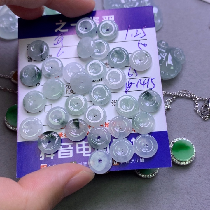 翡翠颈饰未镶嵌开****好