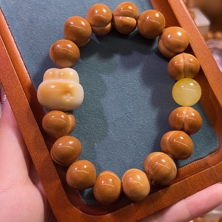 猴头核桃吊坠微瑕手工奶油屁桃卡16+小兔