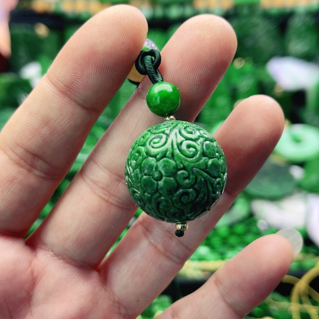翡翠未镶嵌颈饰吊坠