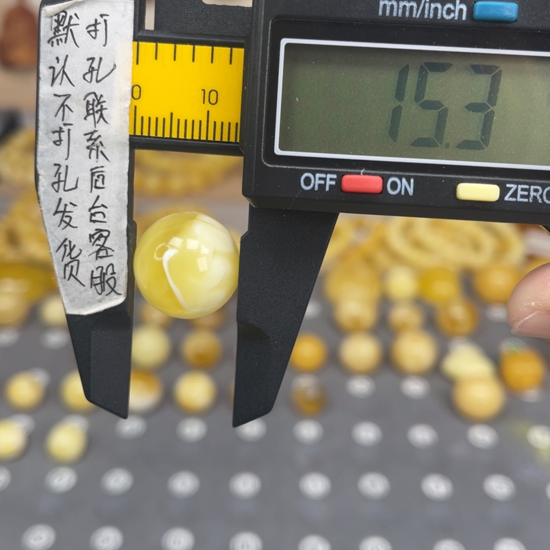 乐***昂蜜蜡未镶嵌裸石53