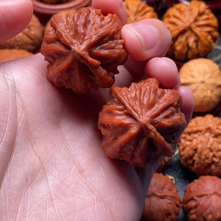 文玩核桃吊坠八棱