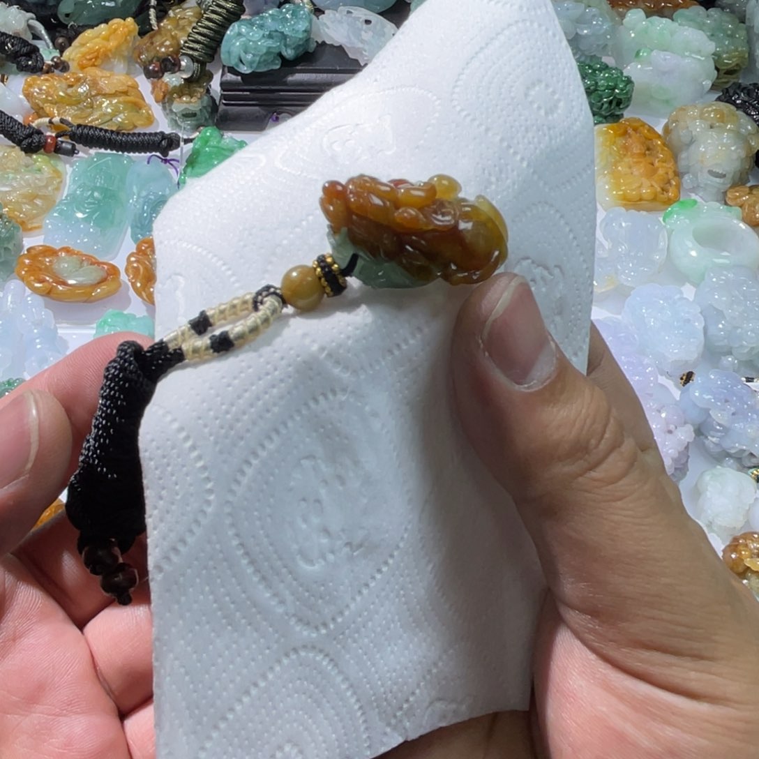 翡翠颈饰未镶嵌天然