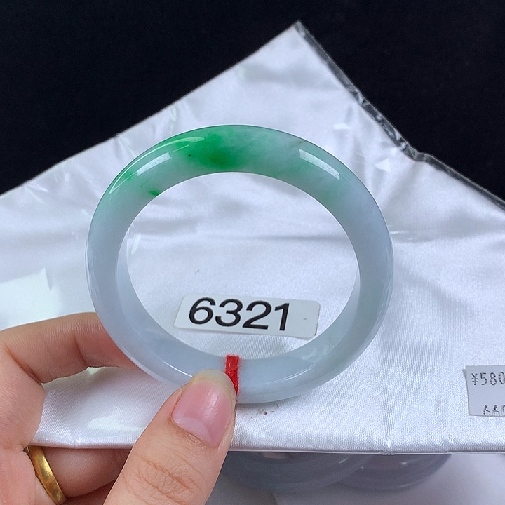 翡翠未镶嵌手镯54圈 经典白底青