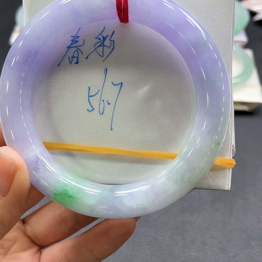 翡翠手镯未镶嵌翡翠手镯