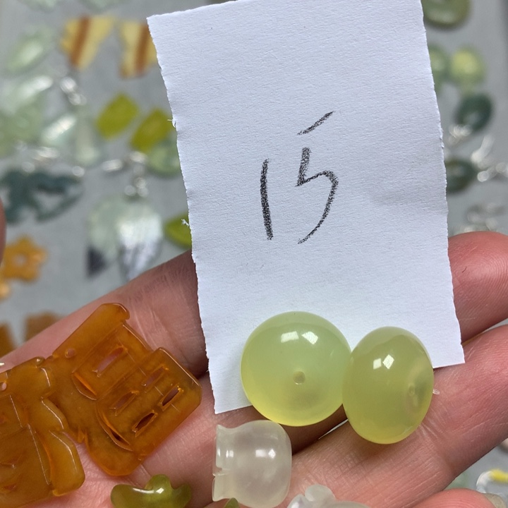 蛇纹石玉耳钉足银镀金镶嵌俩**妈