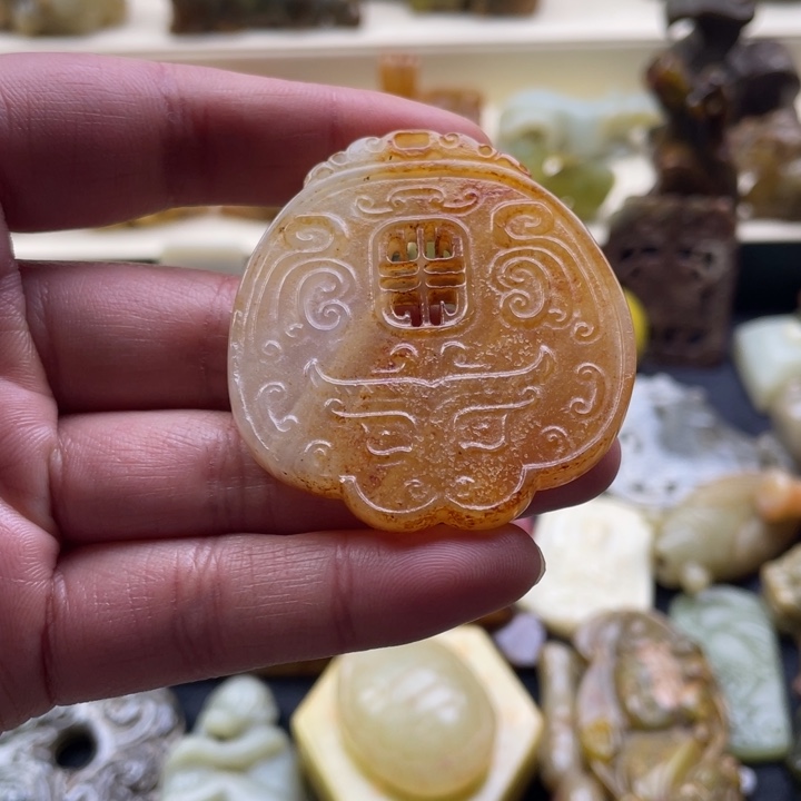 蛇纹石玉颈饰未镶嵌