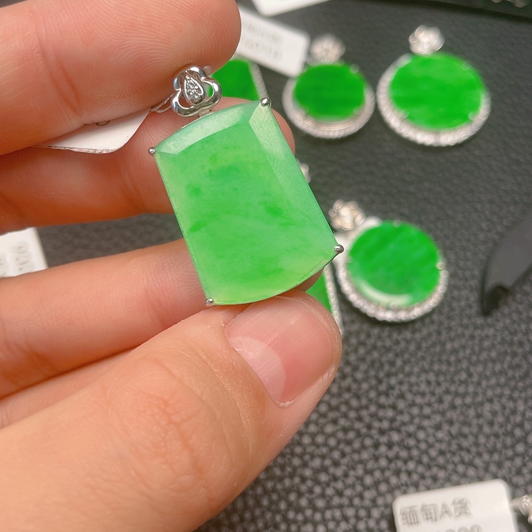 【闪购商品】翡翠吊坠(不含链)银S925镶嵌